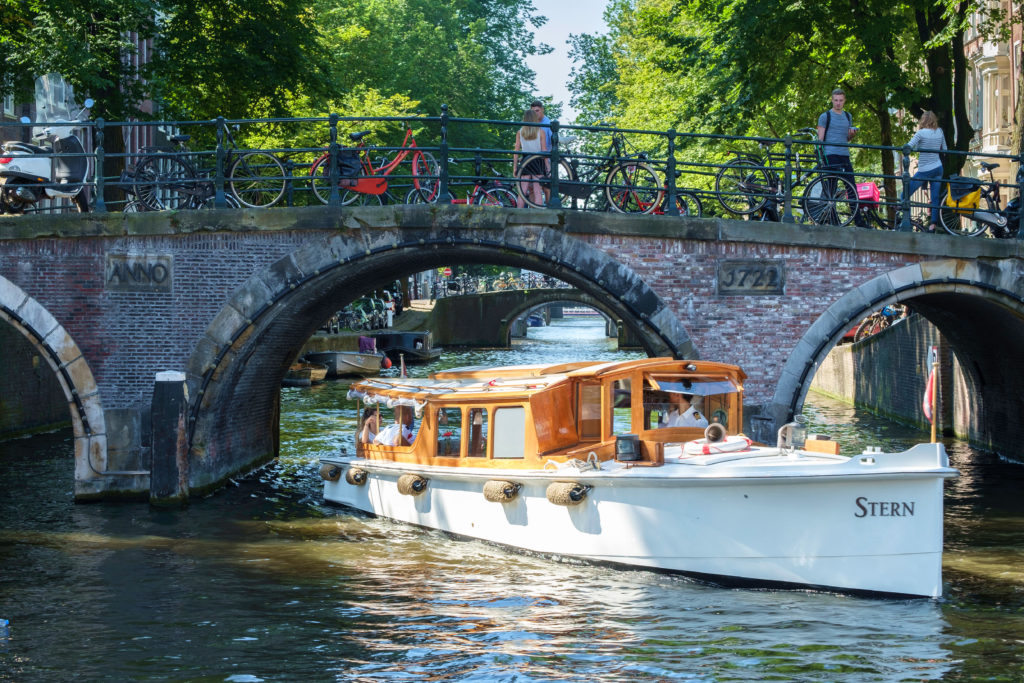 Tour privado en barco por los canales de Ámsterdam | Las 9 calles