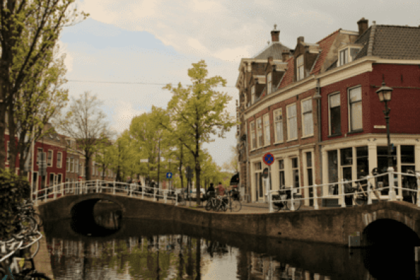Visitar Delft, canales